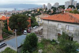 BULEVARD, samostojeća kuća s okućnicom i pogledom na more, Rijeka, بيت