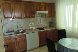 VODICE  PREKRASNA KUĆA SA 9 APARTMANA 100 METARA OD MORA, Vodice, بيت