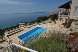 Krk, Stara Baška, ekskluzivna vila u stijeni NKP 450 m2, panoramski pogled na more, Baška, Famiglia