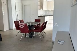 Zadar, Žmirići, dvosoban stan na mirnoj lokaciji s garažnim mjestom, Zadar, Apartamento