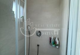 Prodaja, Diklo-Zadar, stan sa 2sp. sobe +2garažna parkirna mjesta, Zadar, Appartement