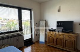 Prodaja, Srebrnjak, stan u kući sa garažom i vrtom, Zagreb, Flat