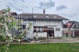 Prodaja, Donja Dubrava, nekretnina sa 2 stambene jedinice i okućnicom, Zagreb, Maison