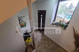 Prodaja, Ravnice, Kolonija kuća 258m2 sa okućnicom i garažom, Zagreb, Appartement