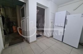 Prodaja, Ravnice, Kolonija kuća 258m2 sa okućnicom i garažom, Zagreb, Appartement