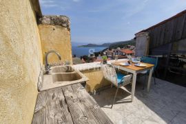 OTOK KRK - VRBNIK, kuća u staroj jezgri sa krovnom terasom, Vrbnik, Famiglia