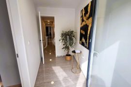 Apartman s bazenom na prestižnoj lokaciji!, Malinska-Dubašnica, Apartamento