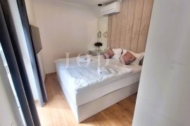 Apartman s bazenom na prestižnoj lokaciji!, Malinska-Dubašnica, Apartamento