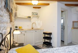 Ekskluzivan studio u srcu starog grada Rovinja!, Rovinj, Appartment