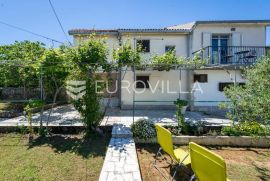 Otok Čiovo, Slatine - apartmanska kuća blizu mora, Split - Okolica, Maison