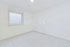 Crikvenica - stan s parkingom na dobroj lokaciji, Crikvenica, Appartment