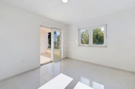 Crikvenica - stan s parkingom na dobroj lokaciji, Crikvenica, Appartement