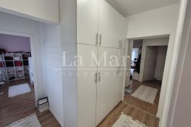 Sesvete, 4 sobni novouređen i namješten stan 112m2 + balkon 16m2, Zagreb, Apartamento