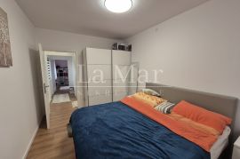 Sesvete, 4 sobni novouređen i namješten stan 112m2 + balkon 16m2, Zagreb, Apartamento