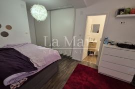 Sesvete, 4 sobni novouređen i namješten stan 112m2 + balkon 16m2, Zagreb, Apartamento