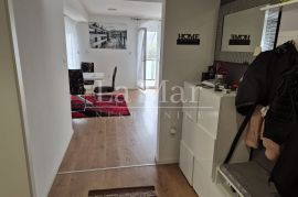 Sesvete, 4 sobni novouređen i namješten stan 112m2 + balkon 16m2, Zagreb, Apartamento