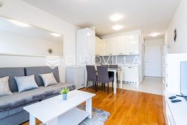 Split, Visoka, lijepi studio apartman na izvrsnoj lokaciji s pogledom na more, Split, Appartamento