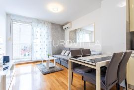 Split, Visoka, lijepi studio apartman na izvrsnoj lokaciji s pogledom na more, Split, Appartamento