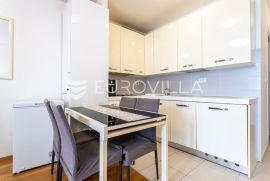 Split, Visoka, lijepi studio apartman na izvrsnoj lokaciji s pogledom na more, Split, شقة