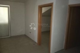 Ekskluzivni Objekat sa Poslovnim Prostorima, Stanom i 8 Apartmana, Dugi Rat, Kuća