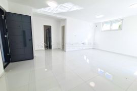 SJAJAN STANČIĆ U PRIZEMLJU NOVOGRADNJE, Crikvenica, Appartment