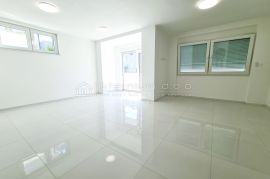 SJAJAN STANČIĆ U PRIZEMLJU NOVOGRADNJE, Crikvenica, Appartment