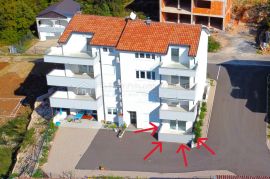 SJAJAN STANČIĆ U PRIZEMLJU NOVOGRADNJE, Crikvenica, Appartment