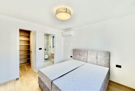 Opatija, Pobri – Luksuzan troetažni stan s okućnicom i bazenom za najam (C), Opatija - Okolica, Appartement