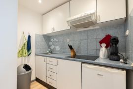 Apartmanska  kuća 2. red od mora, Crikvenica, Kuća