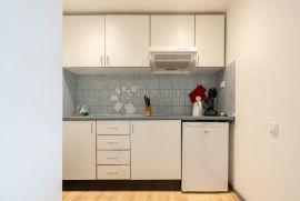 Apartmanska  kuća 2. red od mora, Crikvenica, Kuća