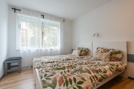 Apartmanska  kuća 2. red od mora, Crikvenica, Kuća