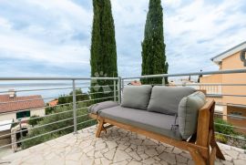 Apartmanska  kuća 2. red od mora, Crikvenica, Kuća