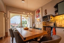 Apartmanska  kuća 2. red od mora, Crikvenica, Kuća