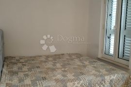 OTOK KRK - MALINSKA - APARTMANSKA KUĆA, Malinska-Dubašnica, Ev