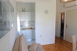 OTOK KRK - MALINSKA - APARTMANSKA KUĆA, Malinska-Dubašnica, Ev