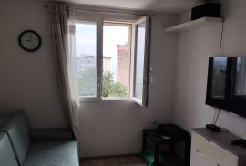 KRNJEVO - DOBAR MALI STAN NA II KATU, Rijeka, Flat