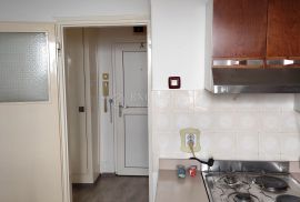 KRNJEVO - DOBAR MALI STAN NA II KATU, Rijeka, Flat