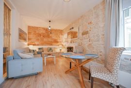 Rovinj stari grad, romantičan apartman u prizemlju zgrade, Rovinj, Kвартира