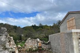 Kamena kuća Prodaje se stara kamena kuća u netaknutoj prirodi, Lanišće, Lanišće, Casa