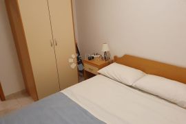 ČIOVO – MASTRIKA -  ATRAKTIVNI DVOSOBNI APARTMAN S BAZENOM I POGLEDOM NA MORE, 300 METARA OD MORA, Trogir, Stan