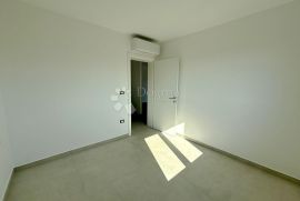 Dvosoban stan 150 metara od mora, okolica Umaga, Umag, Appartment