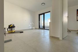 Umag okolica, novogradnja na atraktivnoj lokaciji, 150m od mora, Umag, Appartment