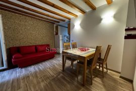 LOVRAN - CENTAR, kuća s tri apartmana, Lovran, Maison