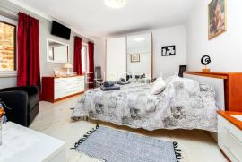 Istra, Rovinj, predivan jednosoban stan 50m2 na drugom katu s pogledom na more, Rovinj, Διαμέρισμα