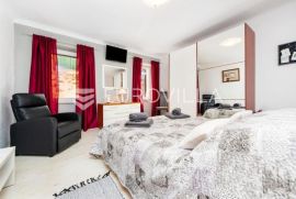 Istra, Rovinj, predivan jednosoban stan 50m2 na drugom katu s pogledom na more, Rovinj, Wohnung