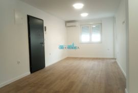 SNIŽENO CRIKVENICA NOVOGRADNJA 55m2 + vrt 52m2, Crikvenica, Daire