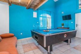 Otok Krk, Šilo, okolica - kuća sa bazenom 145m2, Dobrinj, House