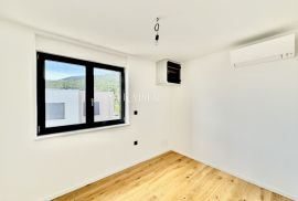 Opatija, Pobri – Luksuzan dvoetažni stan s okućnicom i pogledom na more (S1), Opatija - Okolica, Appartment