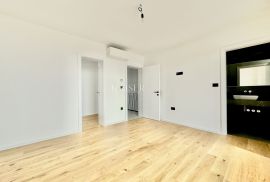 Opatija, Pobri – Luksuzan dvoetažni stan s okućnicom i pogledom na more (S1), Opatija - Okolica, Appartment