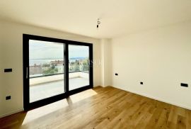 Opatija, Pobri – Luksuzan dvoetažni stan s okućnicom i pogledom na more (S1), Opatija - Okolica, Appartment